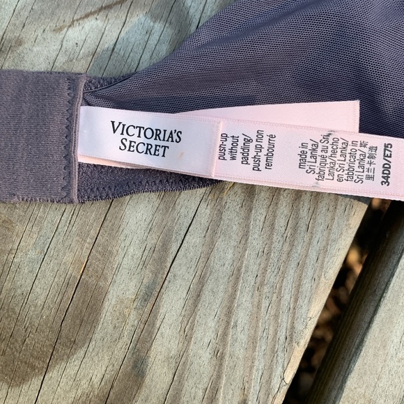 Victoria Secret 34DD Push Up Bra without Padding - Picture 3 of 3